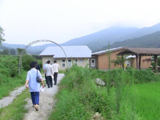 ilchilee_school1 ilchi lee visits the alternative school in South Korea.