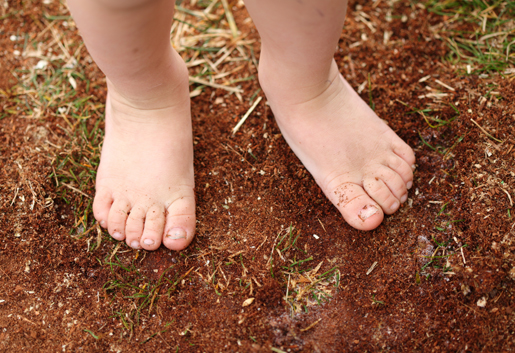20110425_ilchi-lee-feet-on-the-ground