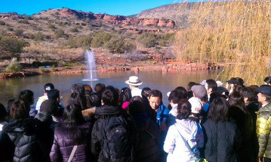 Ilchi Lee giving talk in Healing Garden at Sedona Mago Retreat Ilchi Lee giving talk in Healing Garden at Sedona Mago Retreat