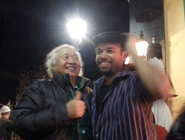 Ilchi Lee with Nicholas Marks, a self-taught Spanish guitarist